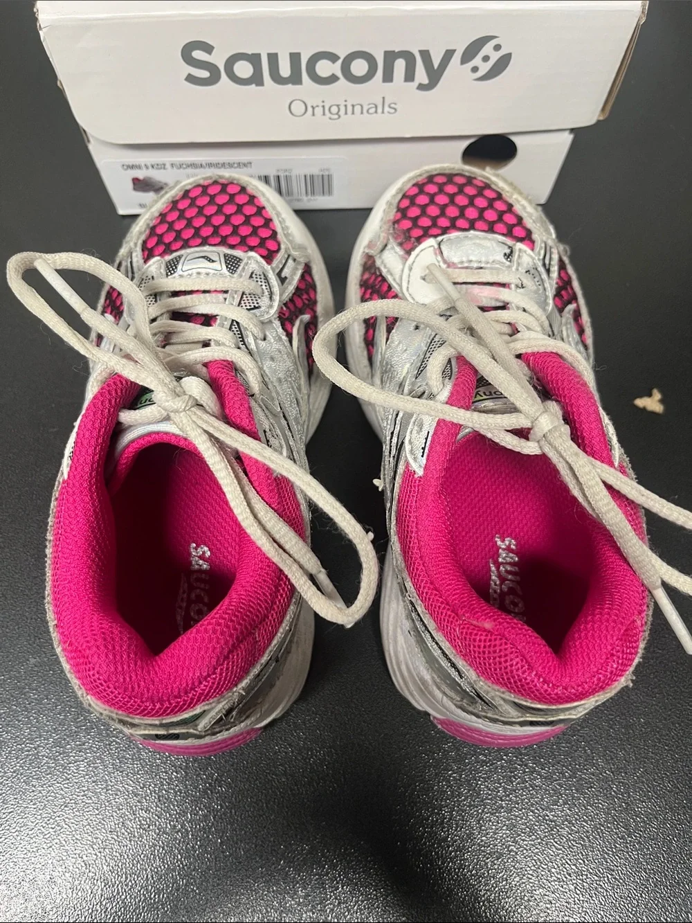 Saucony bright pink